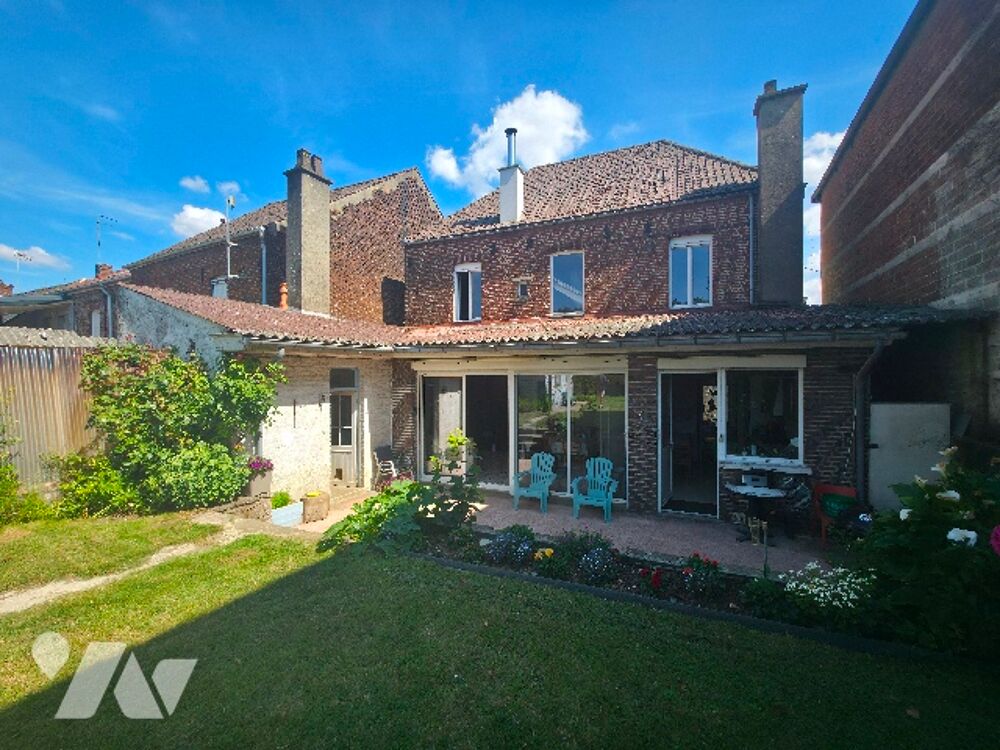 Maison individuelle d'environ 150m² habitables bâtie sur une parcelle de 513m².