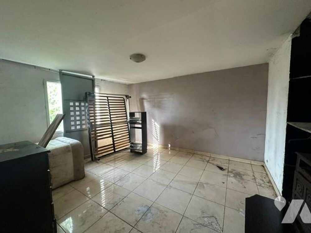 Vente Maison Maisons de 6 pièces élevée sur un sous sol en rez-de-jardin et édifiée sur un terrain de 1623 m² Évry-courcouronnes