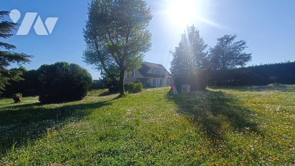 Au calme !! Belle maison familiale de 9 pièces avec sous-sol total sur 4 482 m² de jardin clos.
