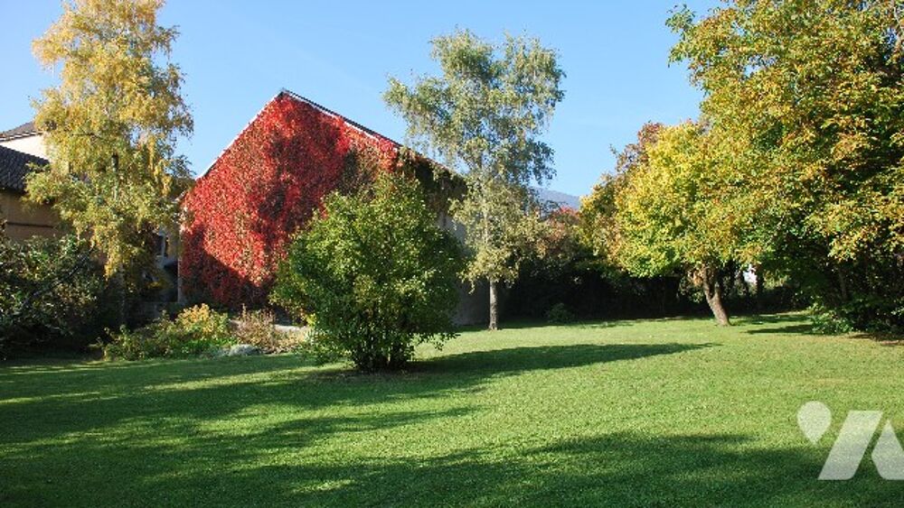 VESANCY - Propriété d'exception - SH 261 m2, 6 chambres. Parc et jardin de 2.720 m2 avec dépendances