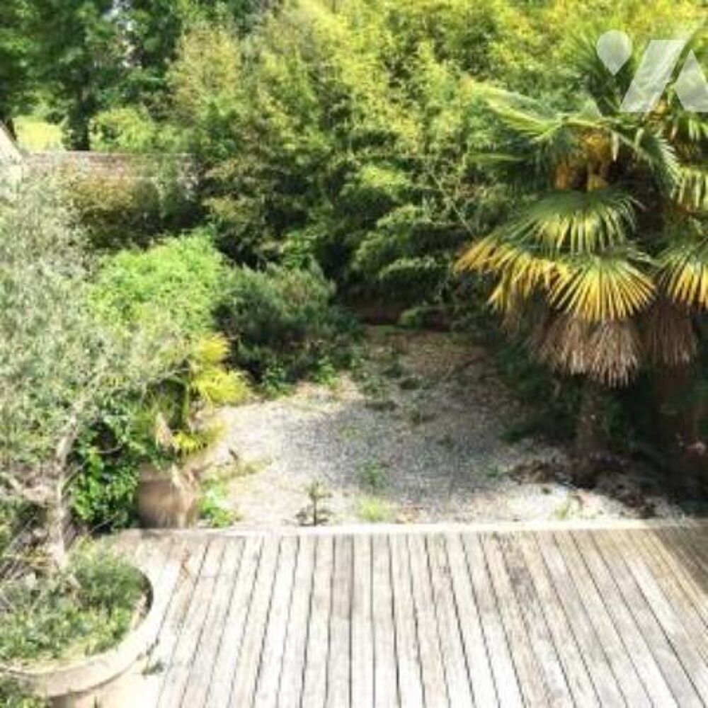 Coeur du vieux village de Montfort l'Amaury - Maison de 142 M² avec jardinet, terrasse et garage.