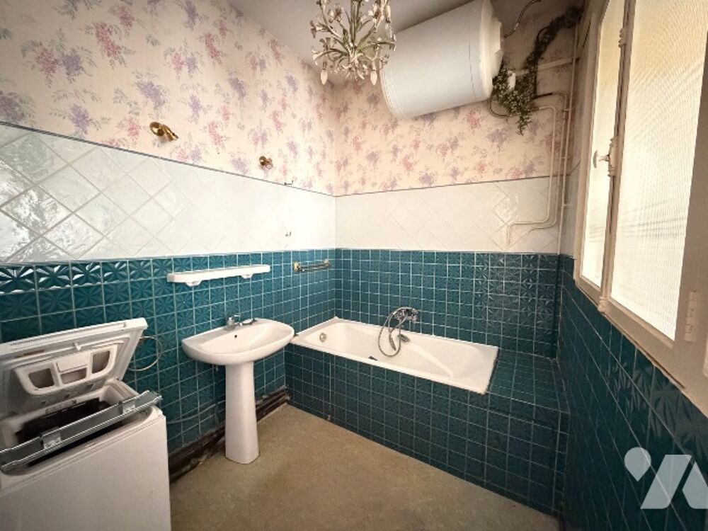 Vente Appartement Appartement traversant avec possibilité de 3 chambres, situé 9 rue Lieutenant Chanaron à GRENOBLE. Grenoble