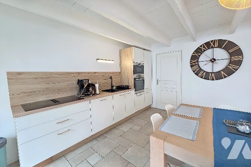 Au coeur de lÎle de Ré, maison de ville rénovée