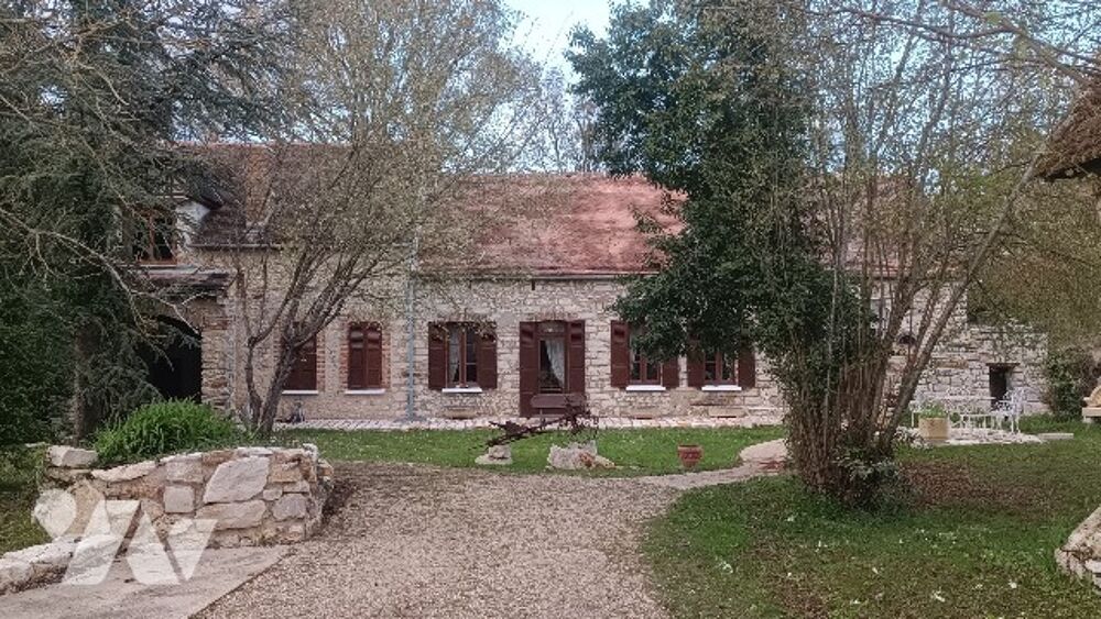 Vente Maison Maison en pierre, 7 pièces, 4 chambres, dépendances l'ensemble sur 2 070 m² de jardin. Villemaréchal