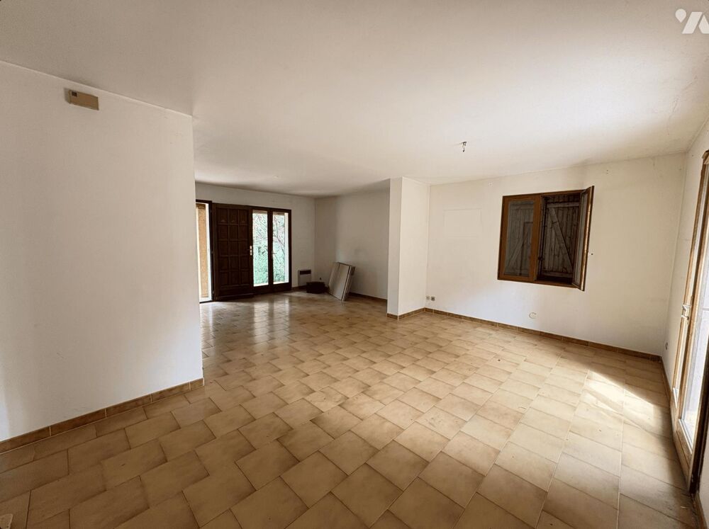 Vente Maison SUR 735M² DE TERRAIN VILLA 6 PIECES + GARAGE ET DEPENDANCES Rognes