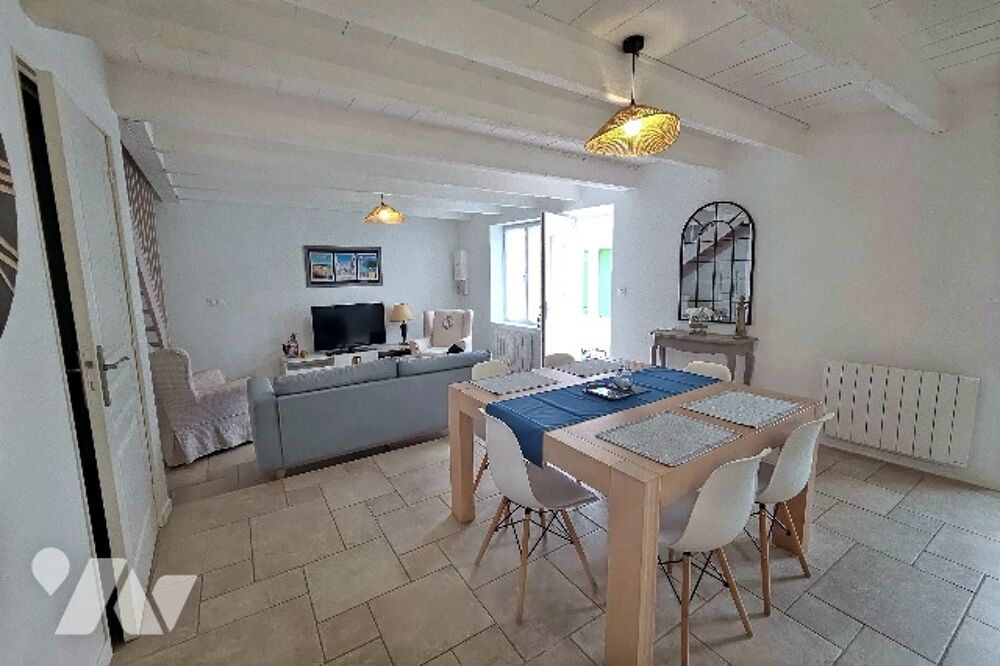Au coeur de lÎle de Ré, maison de ville rénovée