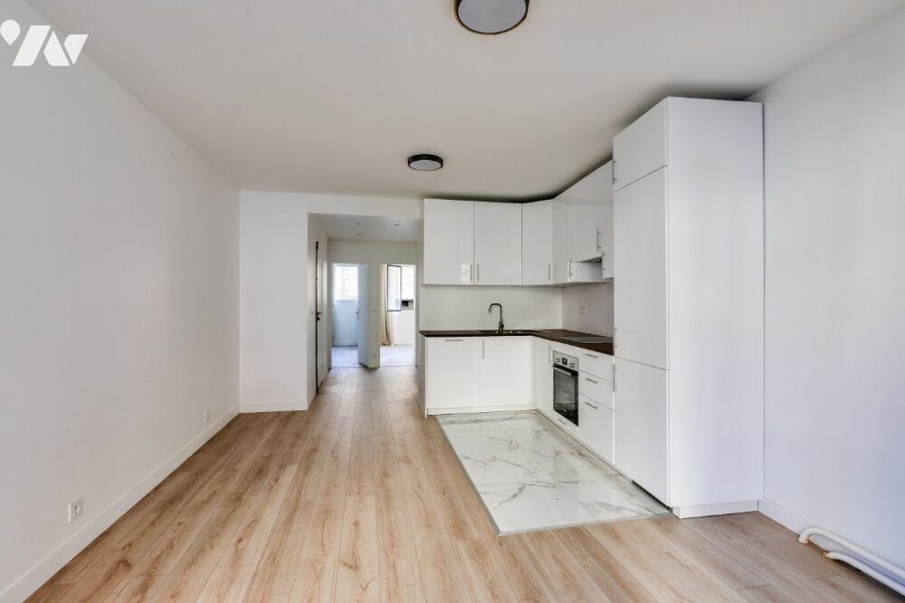 Vente Appartement Au 1er étage, avec ascenseur, appartement de 2/3 pièces de 48,49 m², terrasse de 7,72 m². Bon état. Paris 15