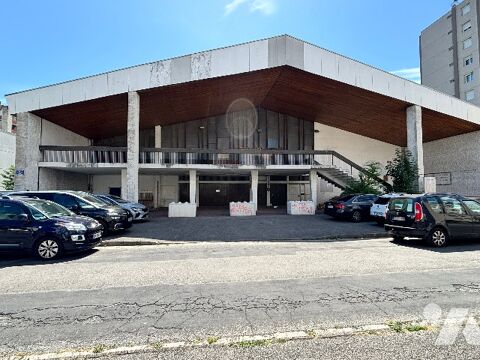 Grenoble, b&acirc;timent de 1 335 m&sup2;, ancienne &eacute;glise offrant volumes et potentiel pour projets ambitieux. 165000 38000 Grenoble
