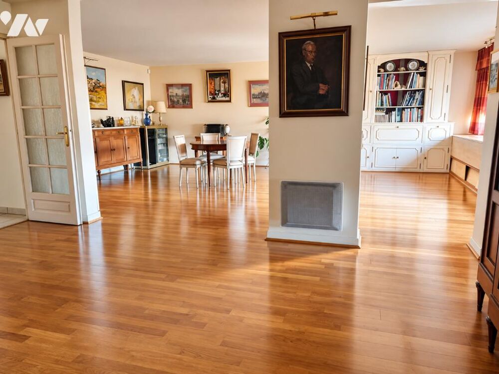 Vente Appartement Paris 15e – Cambronne – Appartement familial 119 m² – Vue dégagée – Parking – À rafraichir. Paris 15