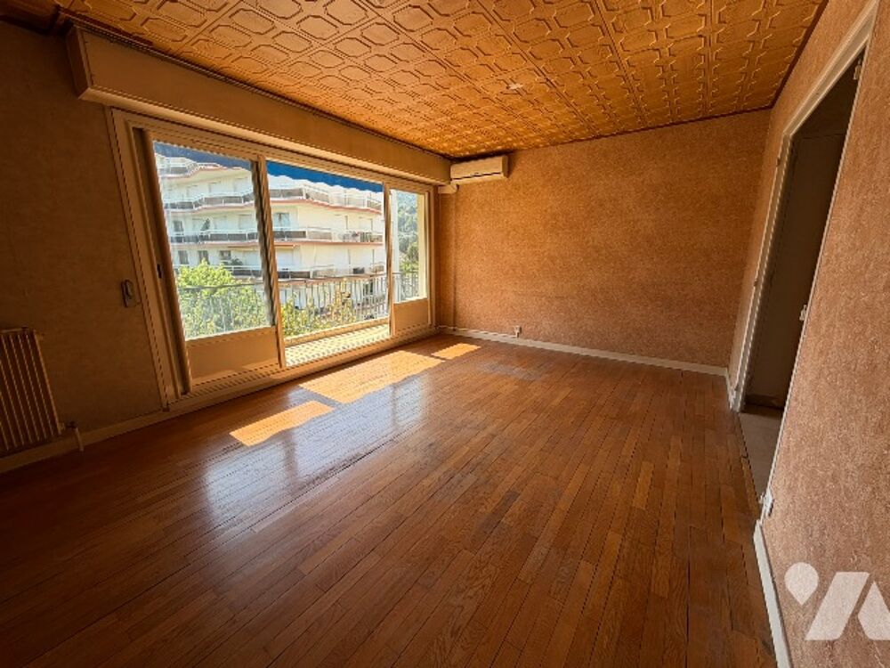 Vente Appartement Appartement T3 lumineux 88 m² à MEYLAN, dernier étage avec ascenseur, vues dégagées et 2 caves. Meylan