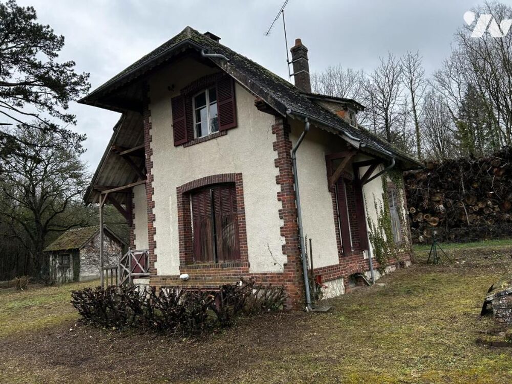 Ancienne maison forestière pleine de charme, offrant un cadre authentique et paisible.
