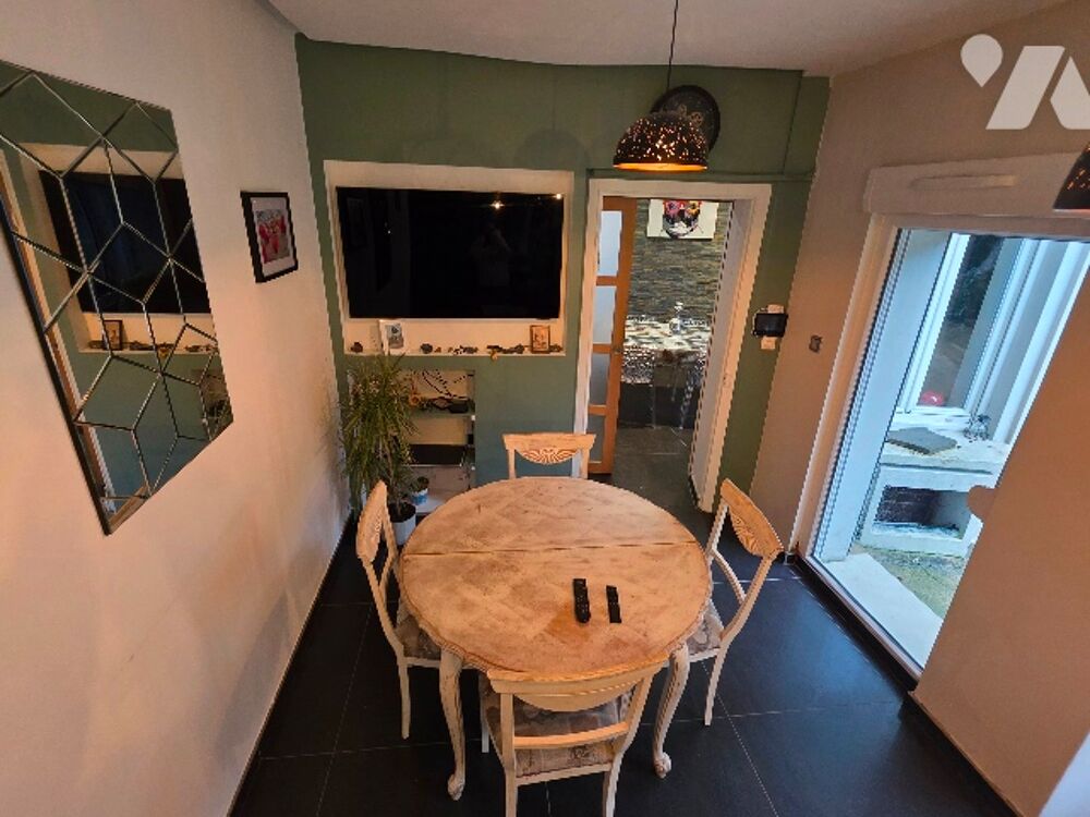 Maison mitoyenne sur la place de LUMBRES d'environ 130m² habitables