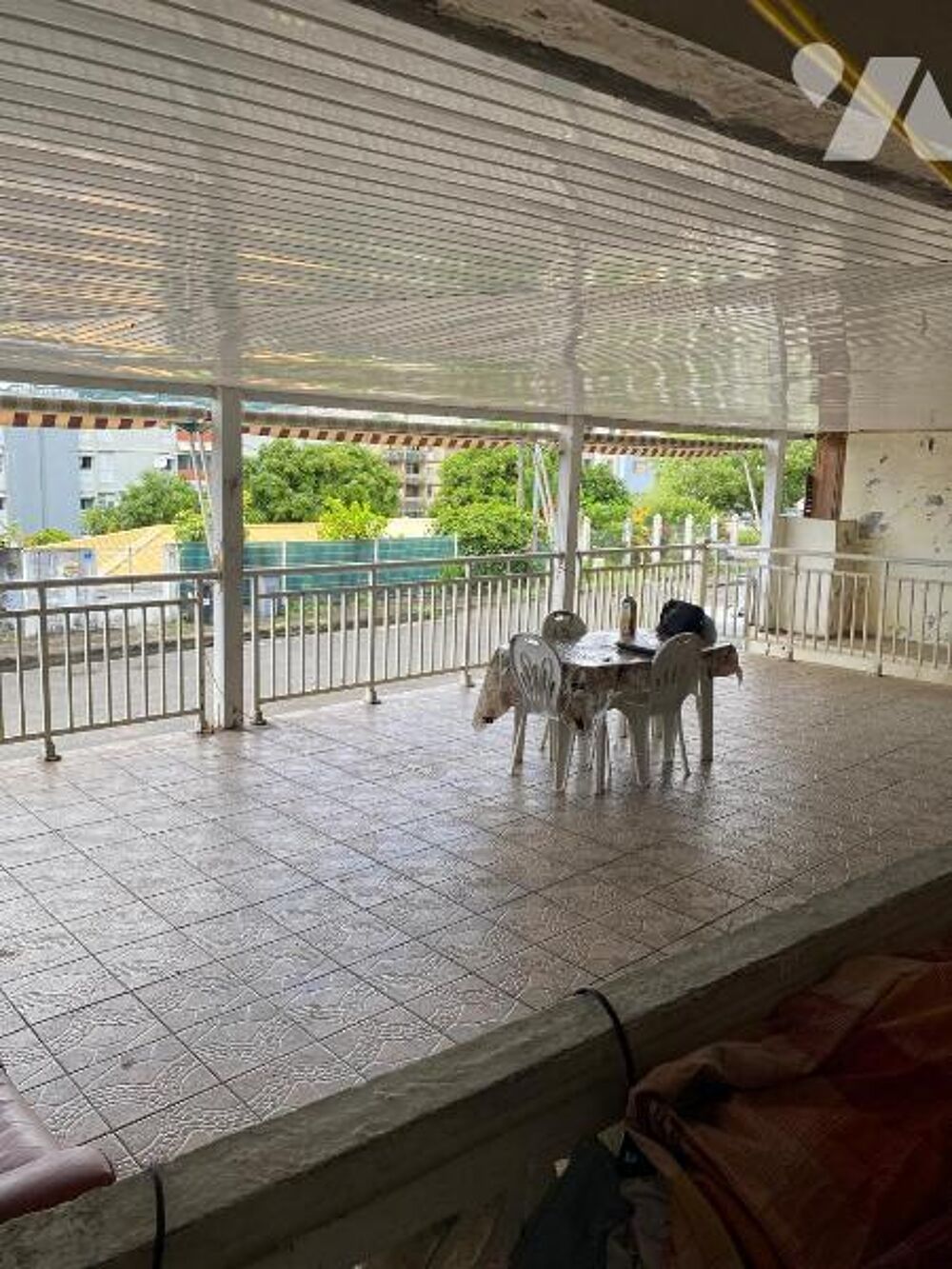 JOLIE MAISON DE VILLE A RAFRAICHIR A DILLON