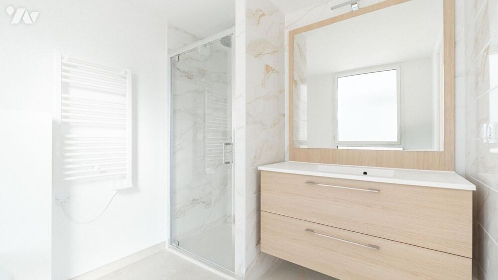 Vente Appartement Vieille chapelle : T4 de 110 m² dont trois chambres + terrasse de 160 M² + double box-garage. Marseille 8