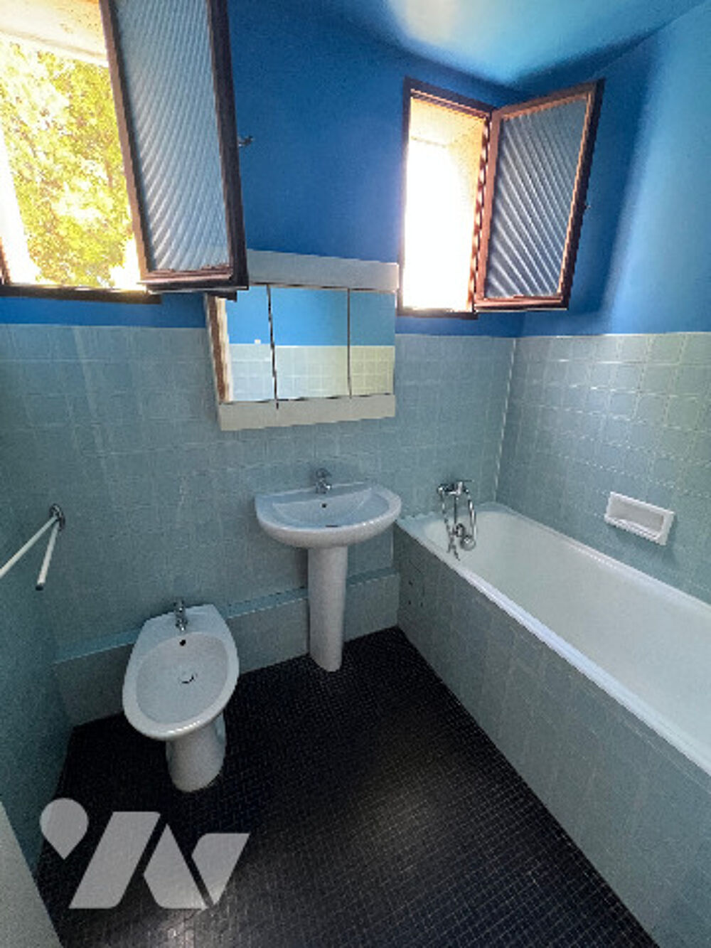Vente Appartement VENTE EN IMMO-INTERACTIF - TYPE 3 + BOX GARAGE + CAVE - VAL D'AZUR (13) Première offre : 140.000 € Marseille 13
