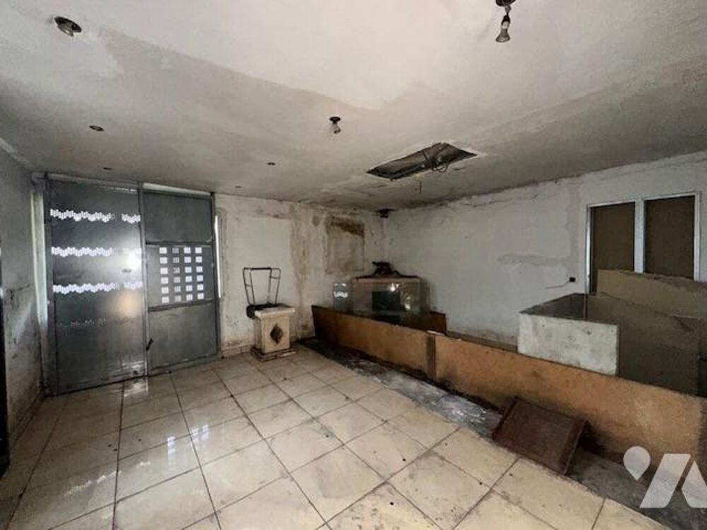 Vente Maison Maisons de 6 pièces élevée sur un sous sol en rez-de-jardin et édifiée sur un terrain de 1623 m² Évry-courcouronnes