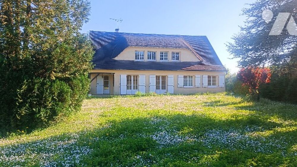 Au calme !! Belle maison familiale de 9 pièces avec sous-sol total sur 4 482 m² de jardin clos.