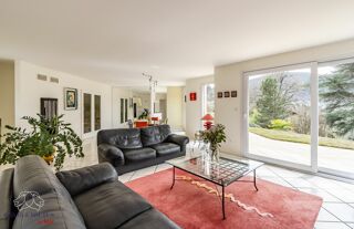  Maison  vendre 8 pices 220 m
