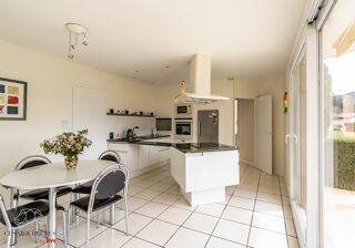  Maison  vendre 8 pices 220 m