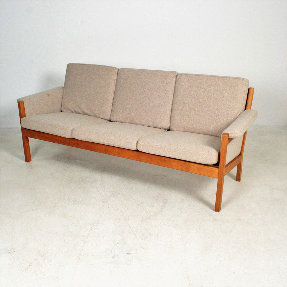 Canap&eacute; scandinave GE40 en ch&ecirc;ne estampill&eacute; Hans J. Wegner Meubles