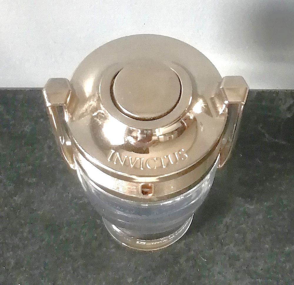 Bouteille de parfum VIDE Invictus de Paco Rabane 