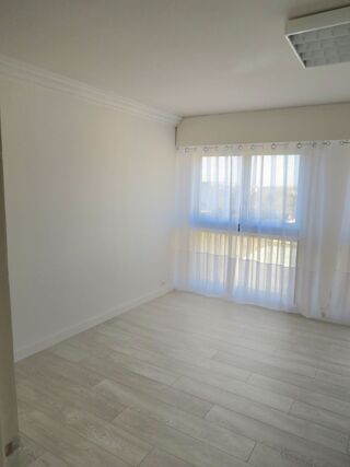  Appartement à louer 3 pièces 65 m²