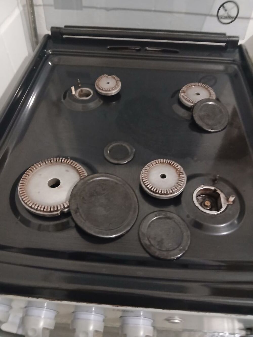 Cuisini&egrave;re Faure br&ucirc;leurs et four gaz de ville Electroménager