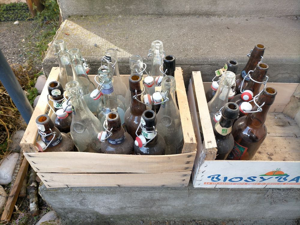 Bouteilles vides &agrave; fermetures m&eacute;talliques Cuisine
