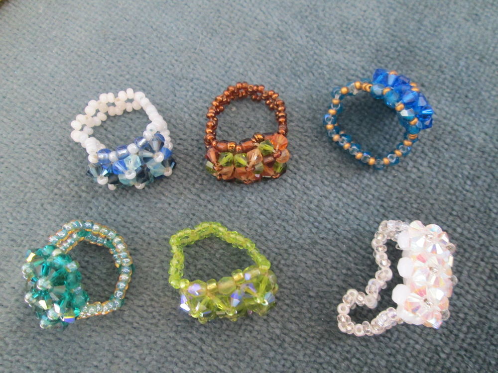 Bagues en perles color&eacute;es, taille adulte Bijoux et montres