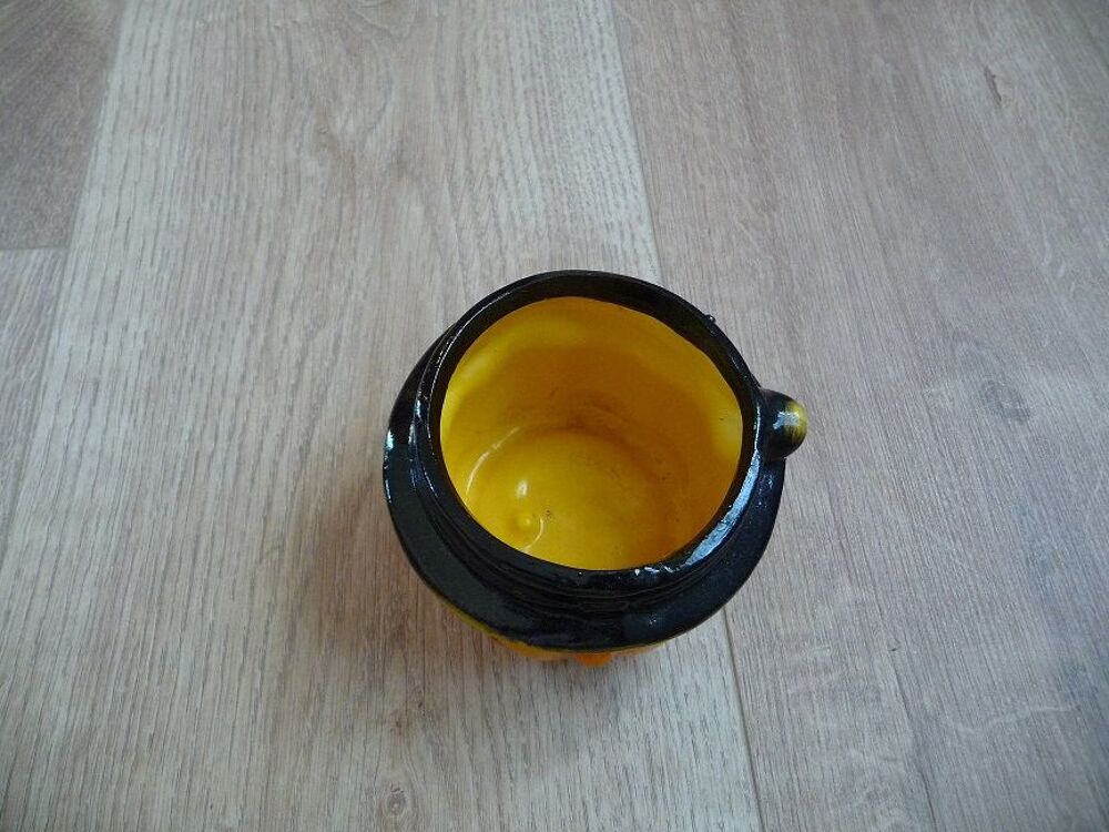Citrouille chaudron orange avec chapeau noir - Neuve Décoration