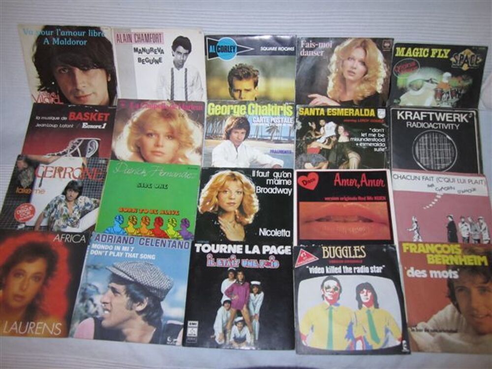Lot de 120 disques vinyls mini 45 tours/vintage CD et vinyles
