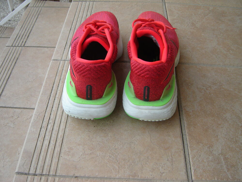 1 paire de Basket nike zoom running Sports
