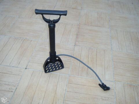 POMPE A PIED DECATHLON 4 Saintes (17)