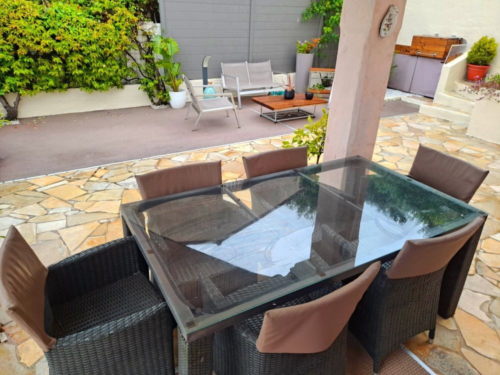 table 6 places et fauteuils Meubles