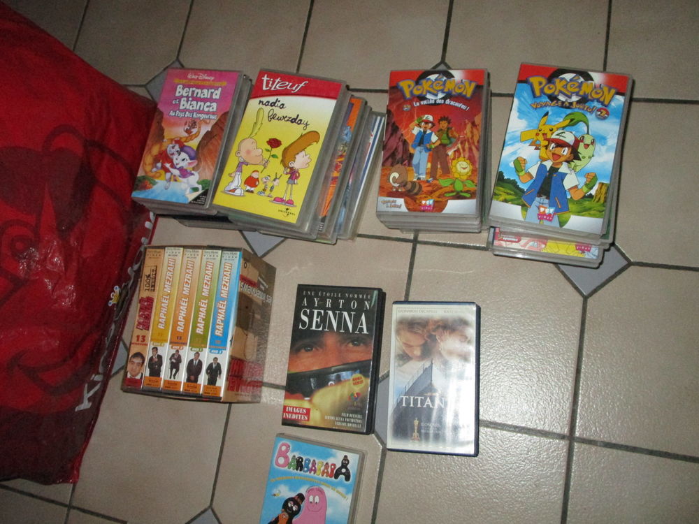 GROS LOT CASSETTE VHS"DISNEY-STAR WARS-POKEMON-SERIE TELE" 