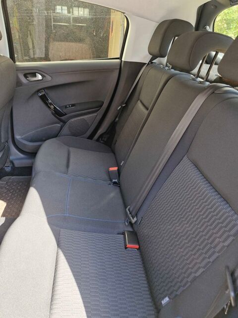 Peugeot 208 PureTech 82ch S&S BVM5 Signature