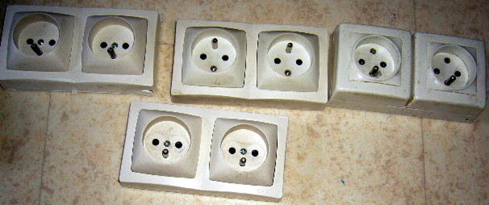 4 boitiers double prises de terre Arnoult Bricolage