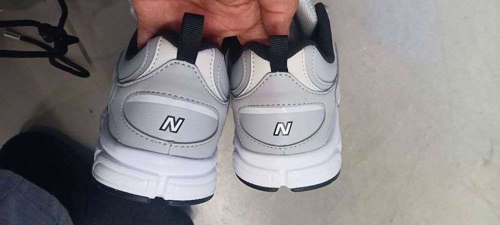 Chaussure de running homme new balance 840 T 43 prix 180 Chaussures