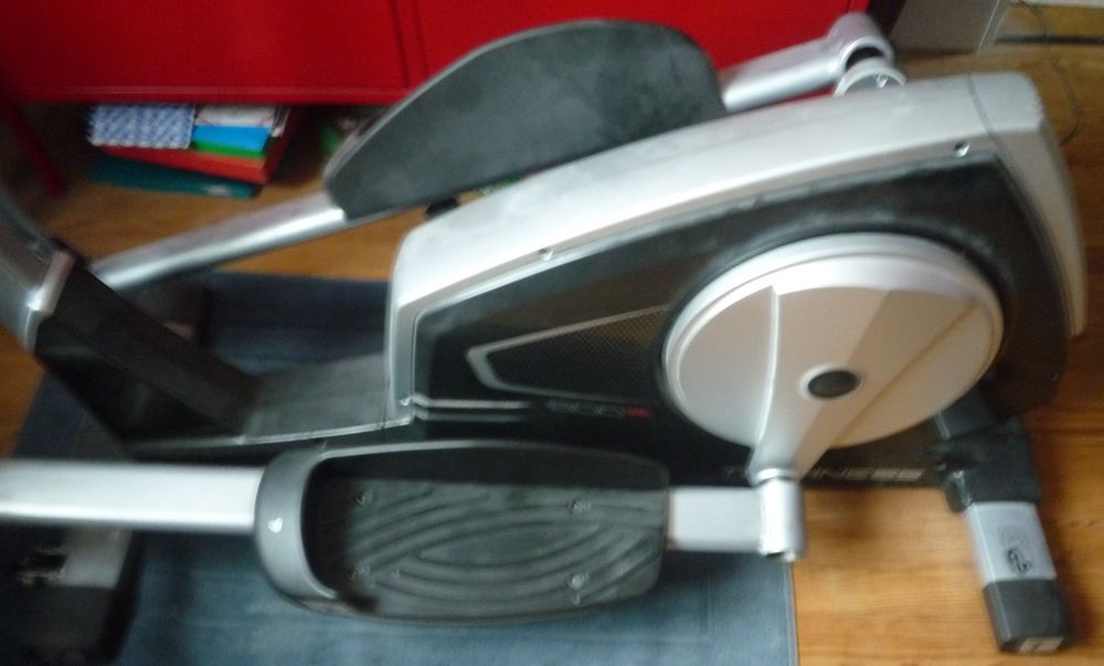 v&eacute;lo elliptique d'appartement de marque Techness SE 800 Vélos