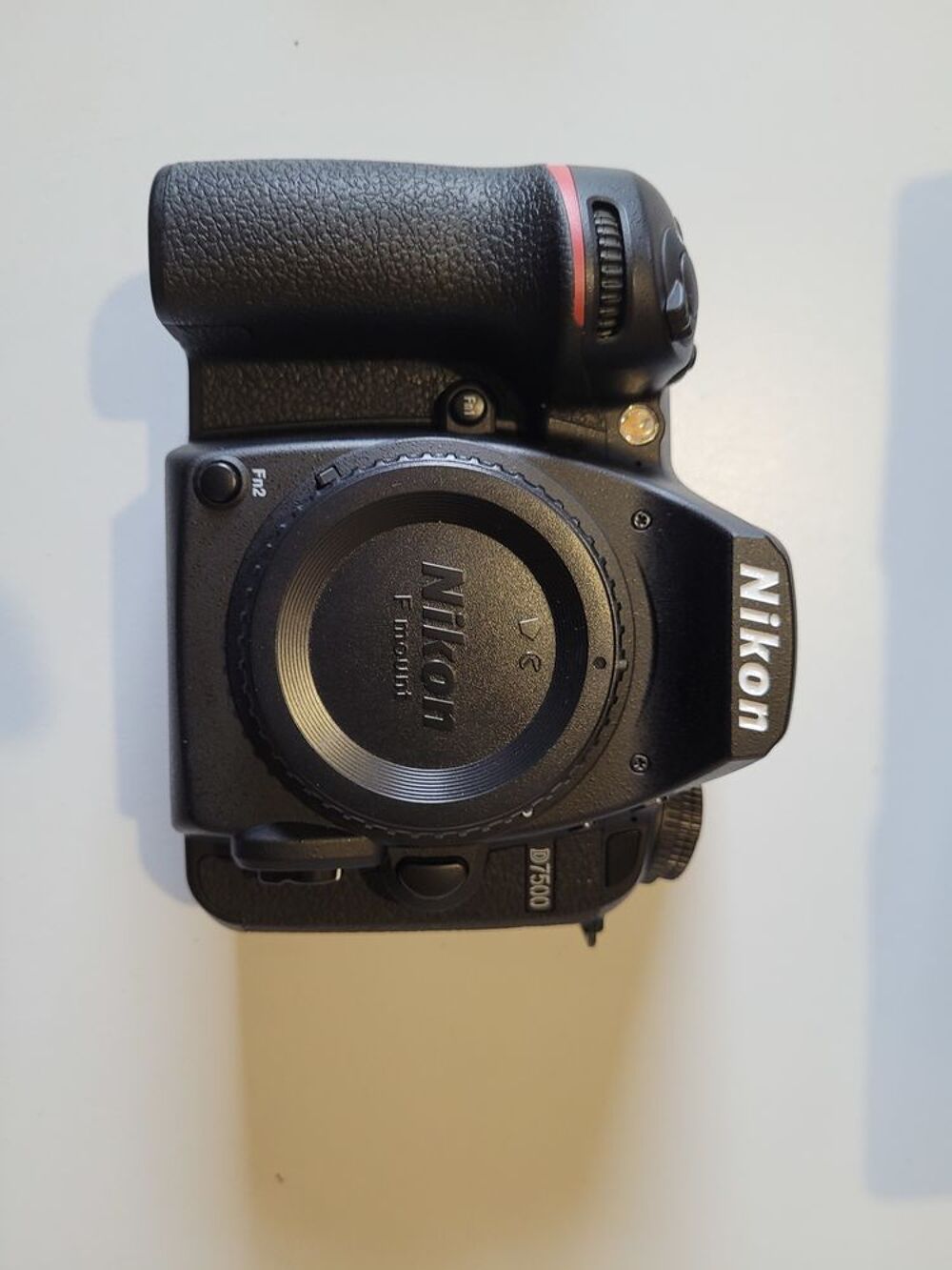 Nikon d7500 &eacute;tat neuf 2 batterie + sangle Photos/Video/TV