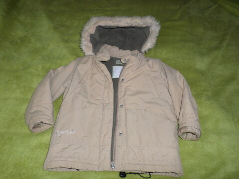 Vetements  fille 4-5 ans, 
Etat neuf
0 Dinan (22)