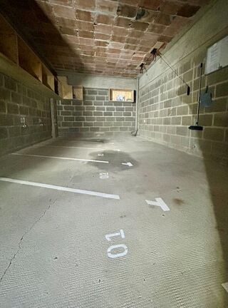  Parking / Garage  louer 2 m