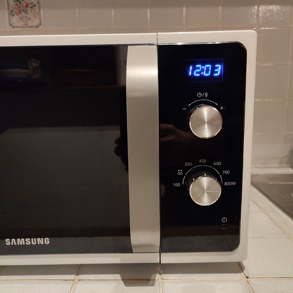 Micro-ondes Samsung 23litre 800Watt Electrom�nager