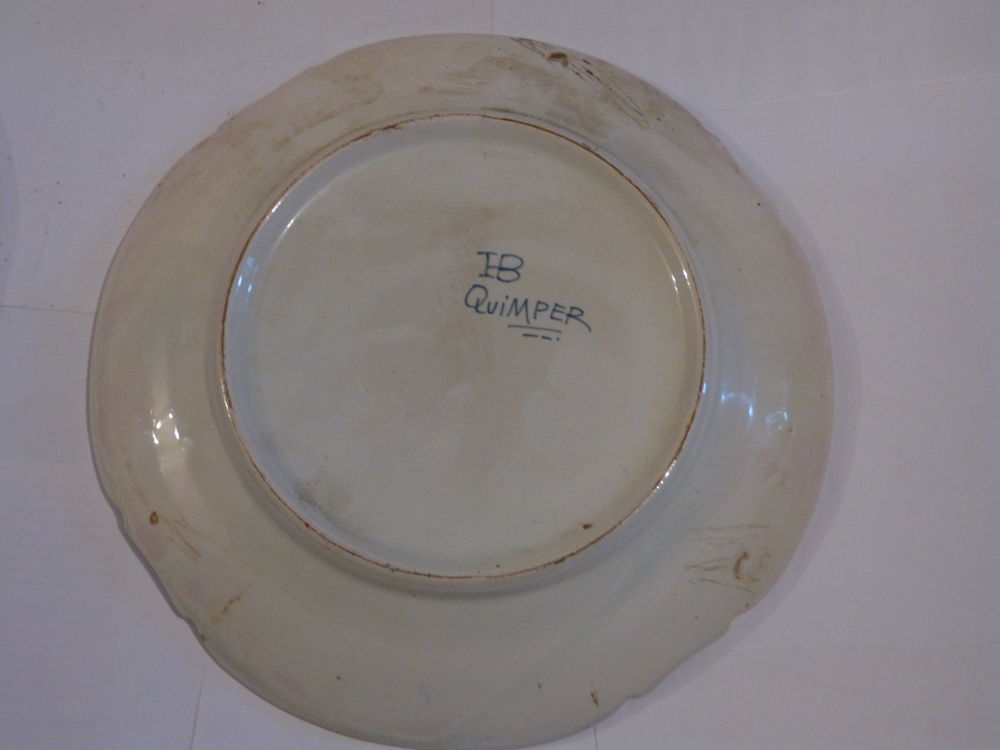 ASSIETTE ancienne HB QUIMPER breton a la pipe bras crois&eacute;s 