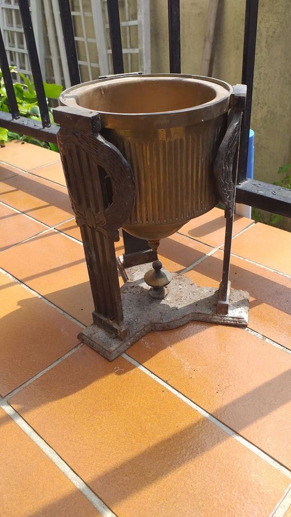 POT VINTAGE 1929 en fer or/noir Décoration