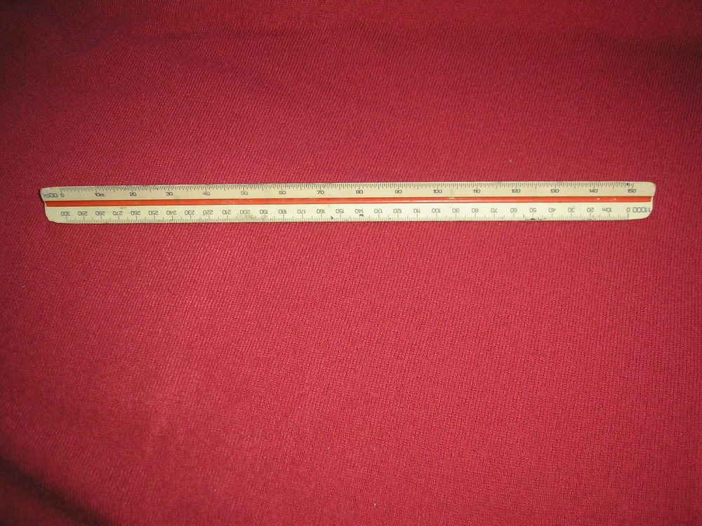 R&egrave;gle triangulaire LINEX 304 Bricolage