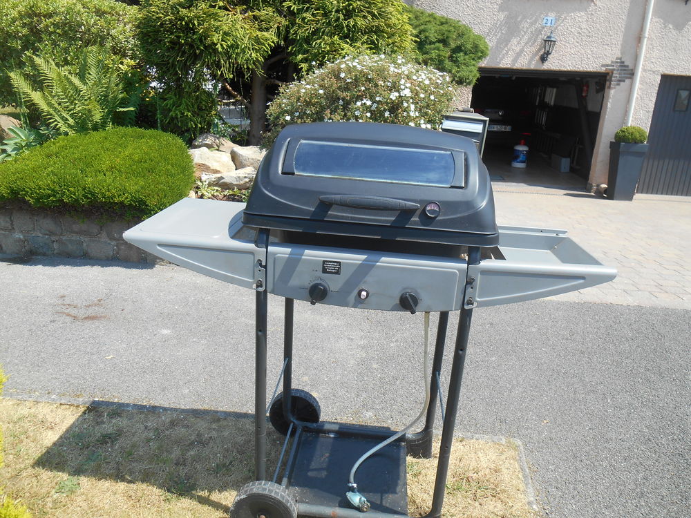 barbecue 2 bruleurs plus pierres de lave TBE Jardin