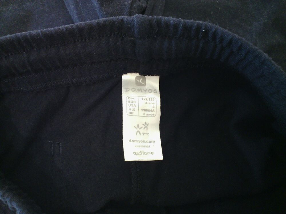 Short de sport bleu marine DOMYOS 8 ans - TBE Vêtements enfants