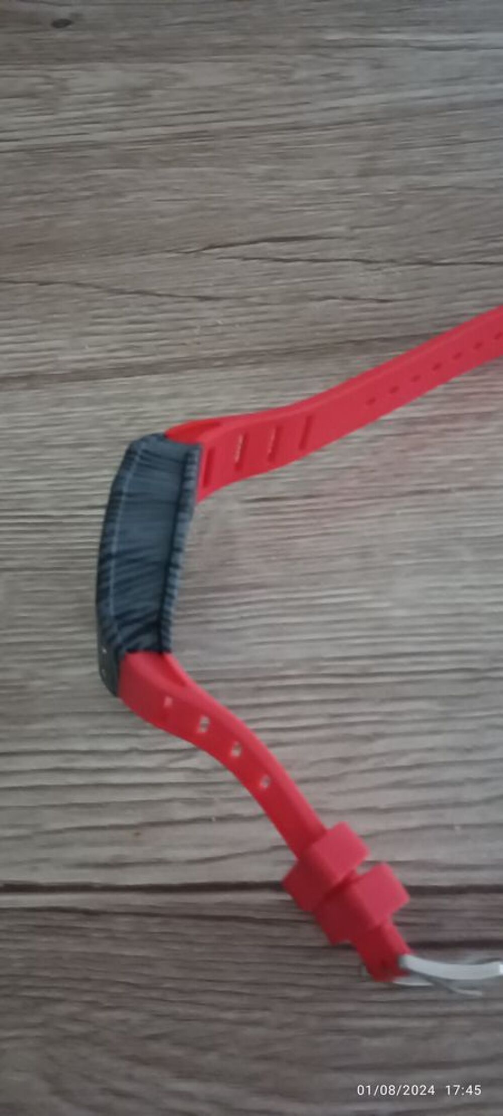 Montre sport rouge et noire quartz Bijoux et montres