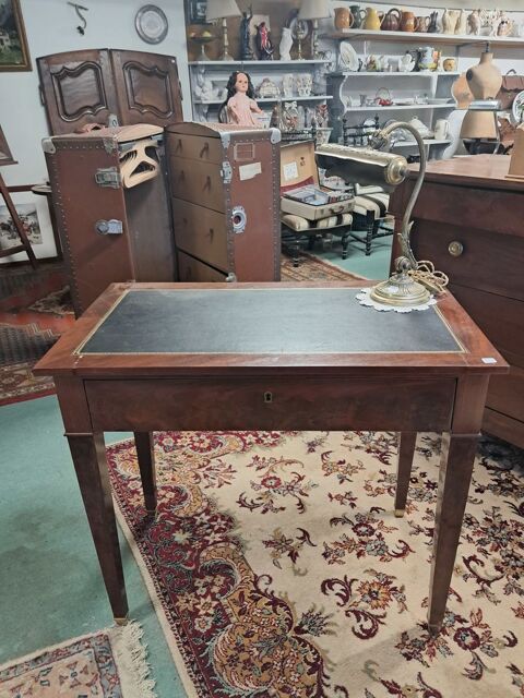 Bureau ancien en acajou 160 Château-l'Évêque (24)